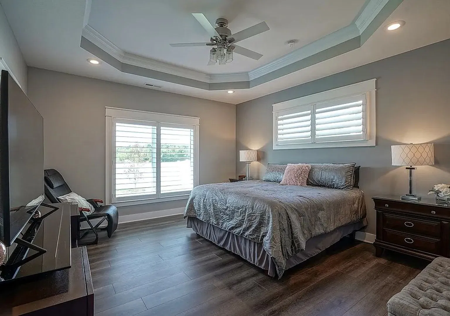 740 E Holland Drive — Photo 4