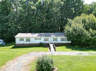 3875 Red Brush Rd, Mount Airy, NC 27030