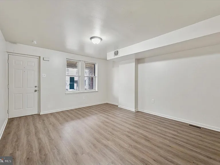 1016 Potter St — Photo 12