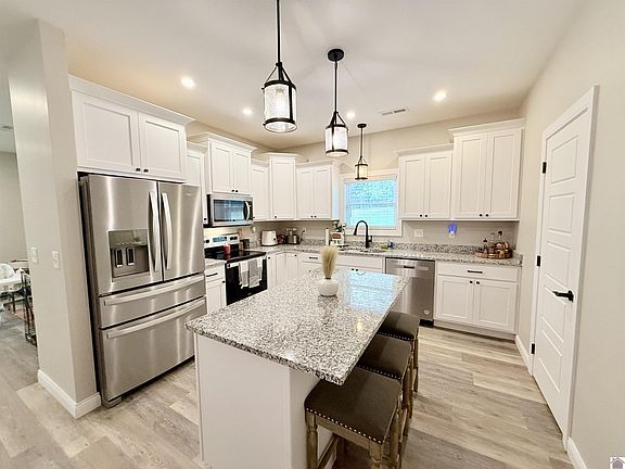 5th image of 310 Fairview Dr