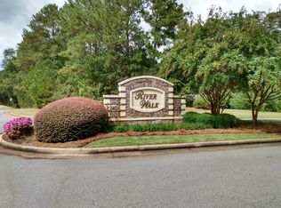 133 Rivers Edge Dr, Forsyth, GA 31029