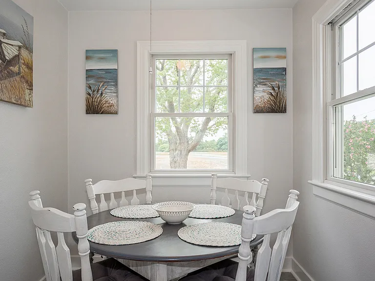143 Bay St — Photo 11