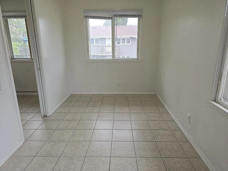 2 bed, 1.0 bath, $899 — Photo 3