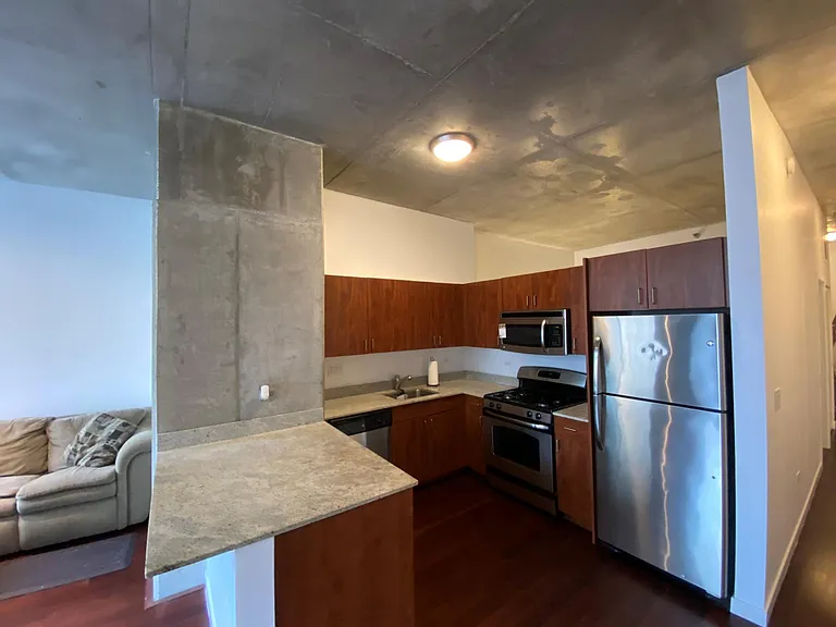 235 W Van Buren St #1422 — Photo 4