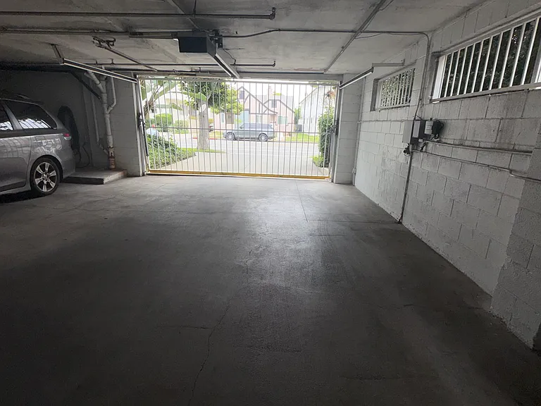345 S Doheny Dr #304 — Photo 36