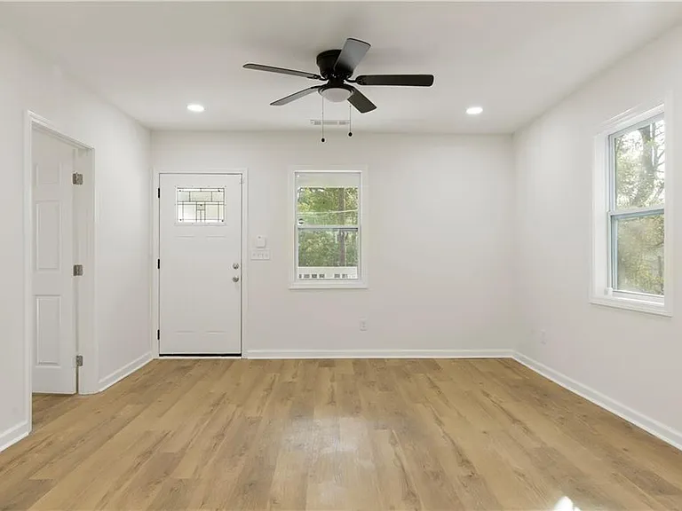 1015 Sims St SW — Photo 11