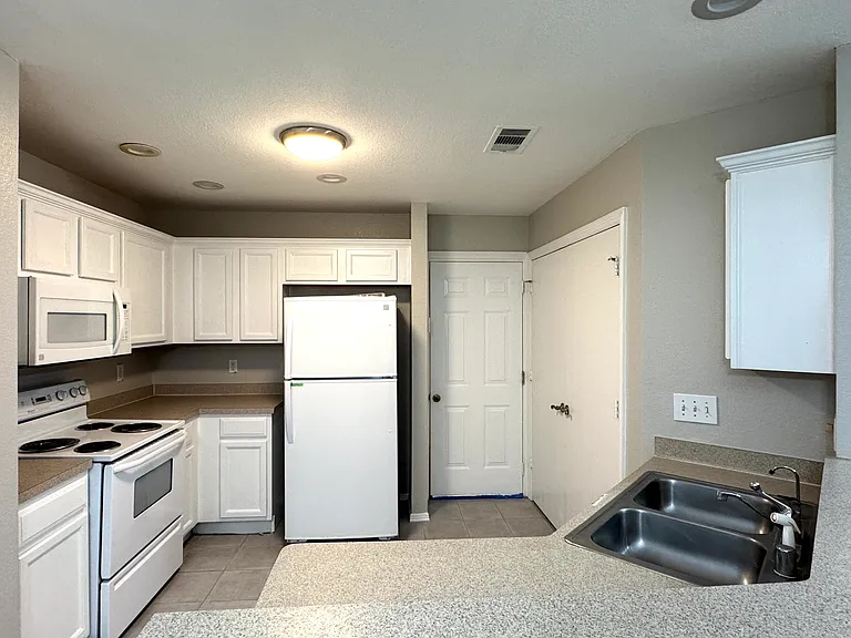 24127 Bar Kay Ln — Photo 10