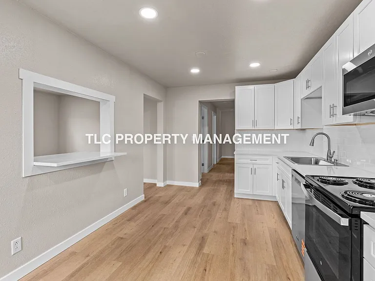 227 S 6th St — Photo 27