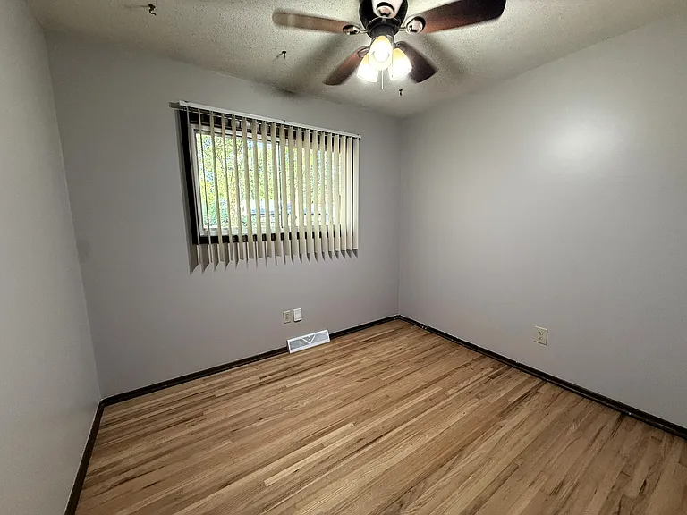 3147 S Gordon Ave — Photo 18