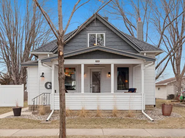 208 E 1st St, Waconia, MN 55387