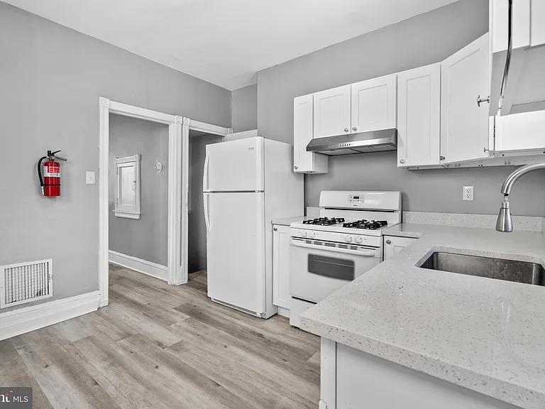 3902 N Fairhill St — Photo 5