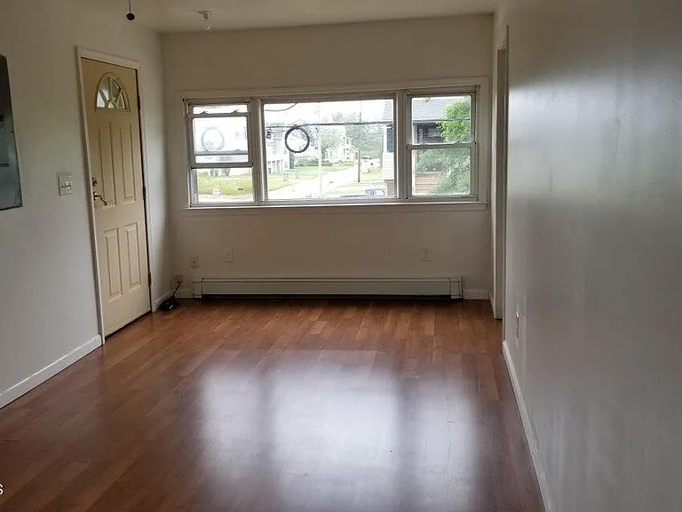 702 Edmunds Ave — Photo 5
