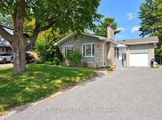 2213 Circle Pl, Ottawa, ON K1G 3E2