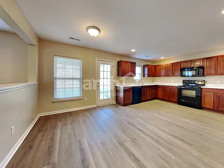 5034 Ballantine Dr — Photo 4
