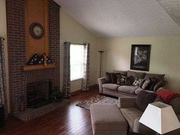 2nd image of 822 Elgin Ct