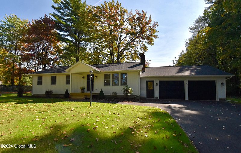 2nd image of 370 Leroux Road
