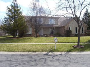 5728 Foxpointe Dr, Sylvania, OH 43560