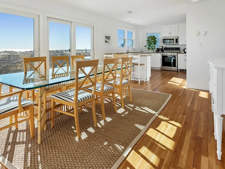 1335 Flying Point Rd — Photo 2