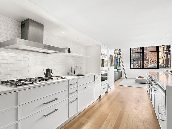 4th image of 421 Hudson St APT 618