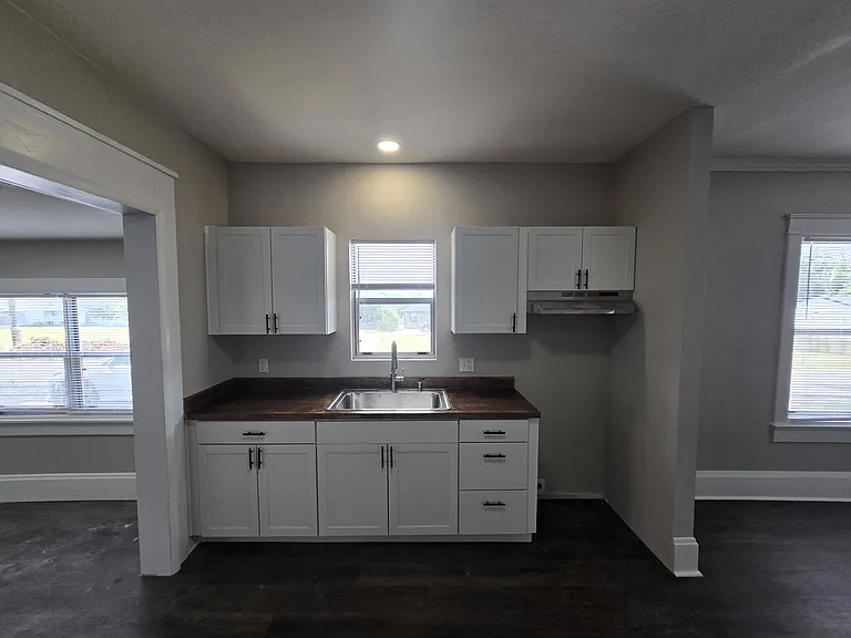 540 Park Ave — Photo 10