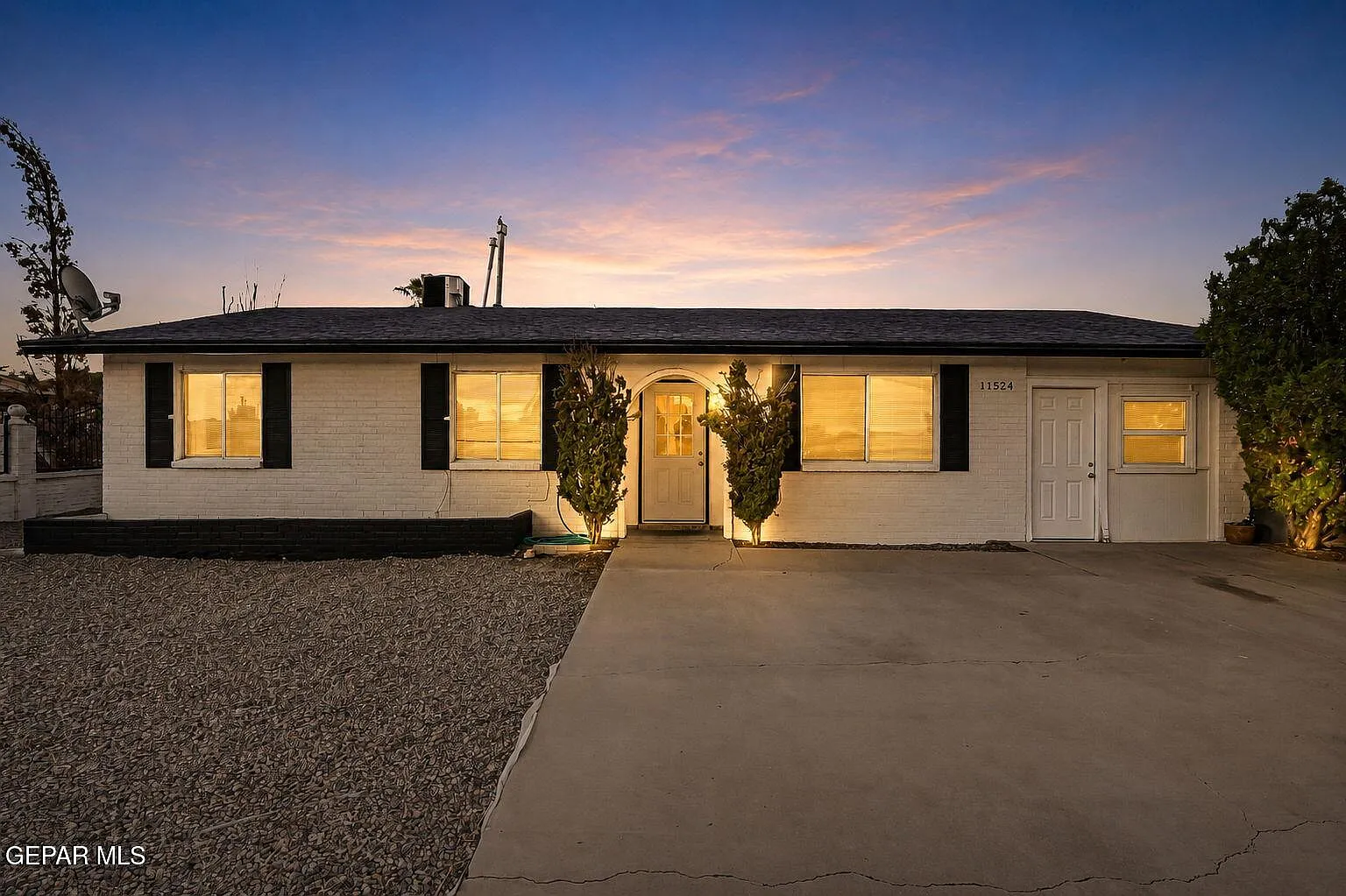 4 bed, 2.0 bath, 1388 sqft, $1,500 — Photo 2