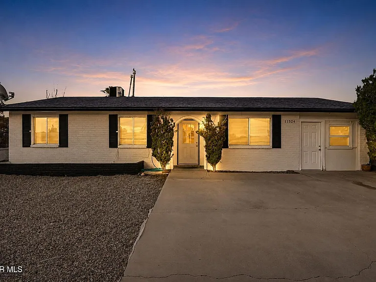 11524 Meadowbrook Dr — Photo 2
