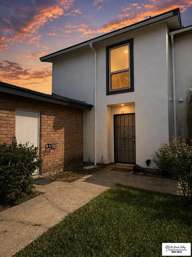 3 bed, 2.5 bath, 1644 sqft, $1,950 — Photo 1
