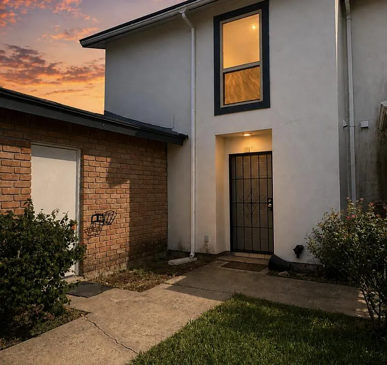 715 Continental Dr #3