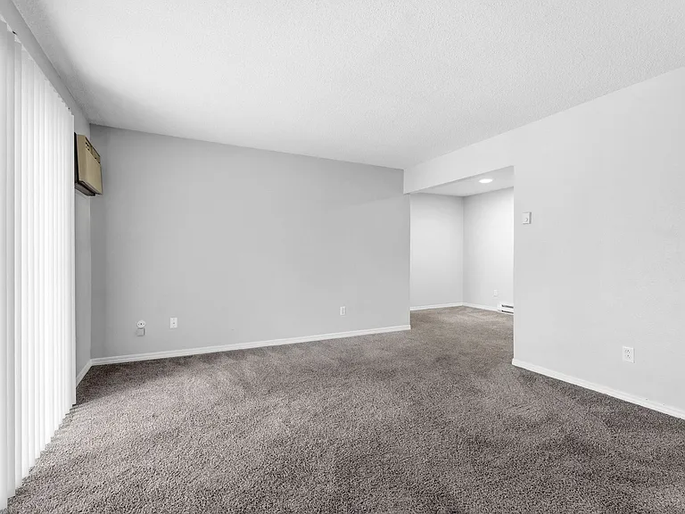 Walnut Woods Apartments — Photo 25