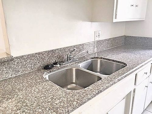 5th image of 4821 Rosewood Ave APT 7
