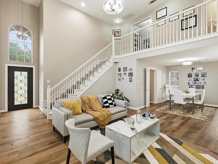 600 Raintree Cir — Photo 10