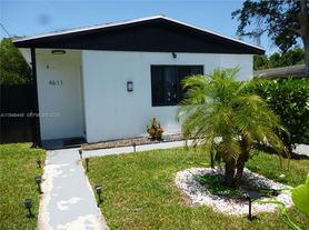 4611 SW 19th St, Hollywood, FL