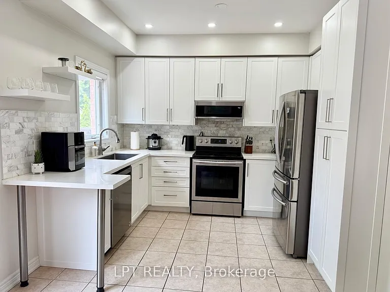 46 Ozner Cres — Photo 10