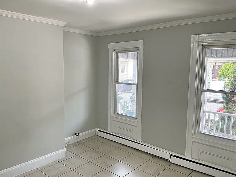 546 Livingston St — Photo 5