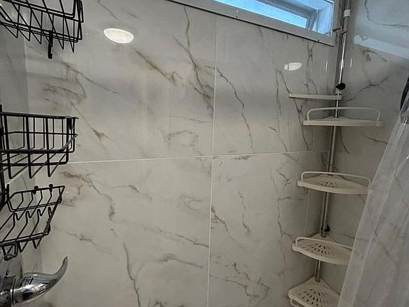 5th image of 31 Black Hawk St