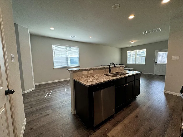 2218 Angie Kaye Dr — Photo 8
