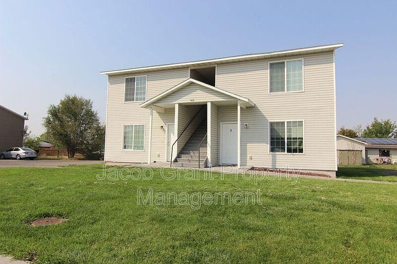 1st image of 960 Eve Dr APT 1