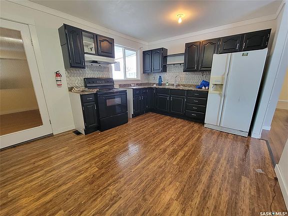 5th image of 4721 Barr Cres