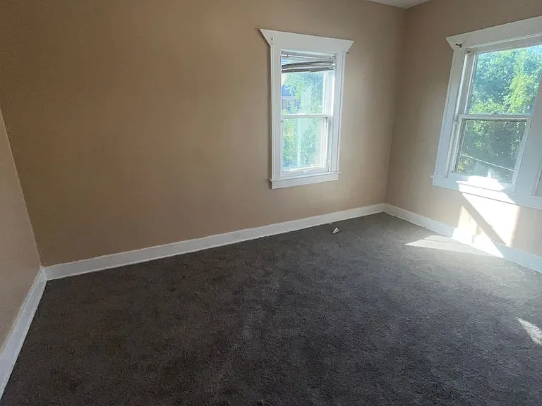 2645 W Grand St — Photo 16