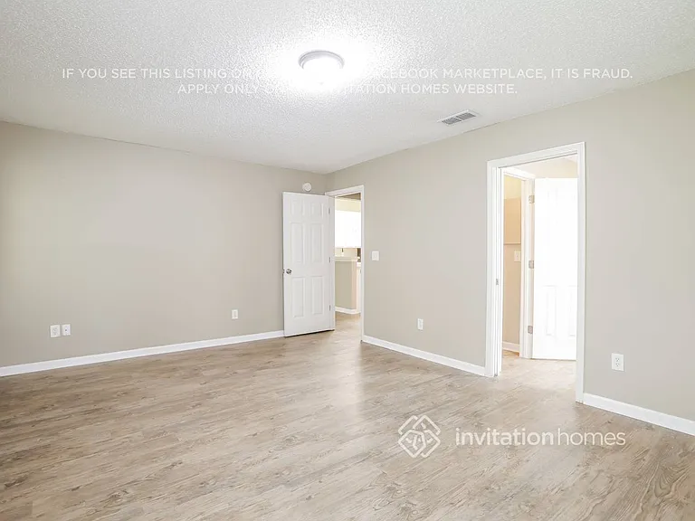 11275 Chertsey Ln — Photo 9