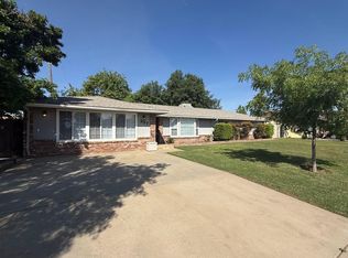 257 N Roberts Pl, Dinuba, CA 93618