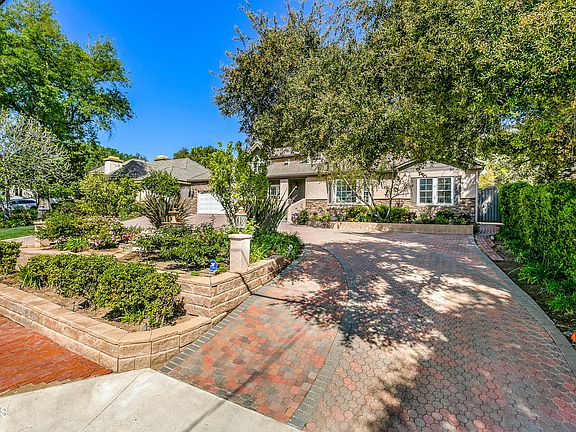 3rd image of 1031 Lavender Ln