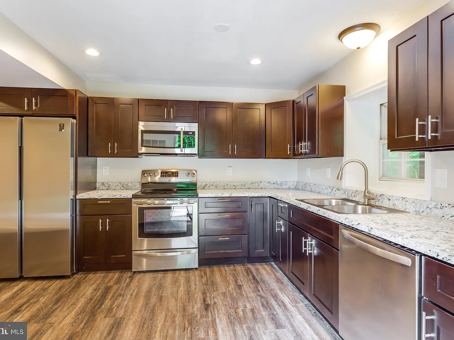 3 bed, 1618 sqft, $2,100 — Photo 4