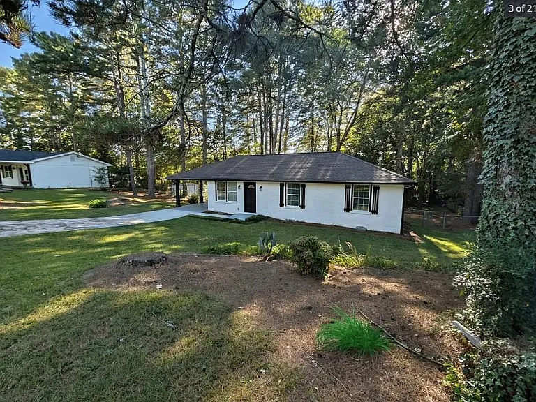 537 Eastside Dr — Photo 3