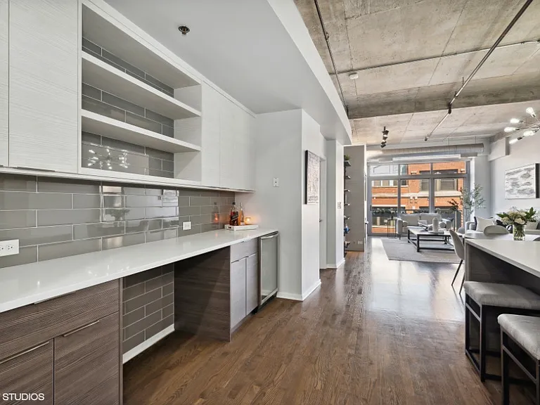 933 W Van Buren St #804 — Photo 7