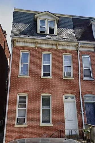 582 W King St Photo 1