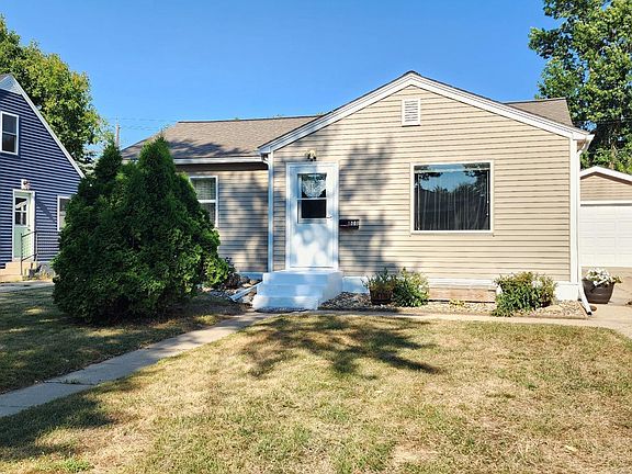 2nd image of 808 5th St NE