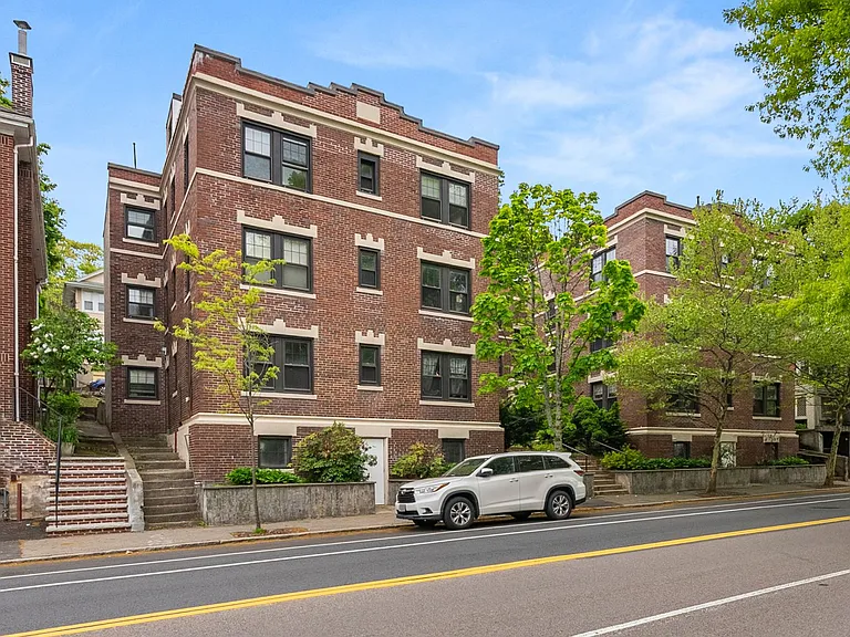 592 Washington St #5 — Photo 11