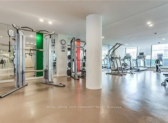 4th image of 832 Bay St #1505