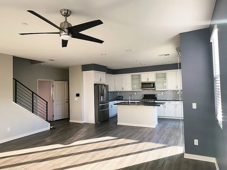 2075 Tango Loop — Photo 3